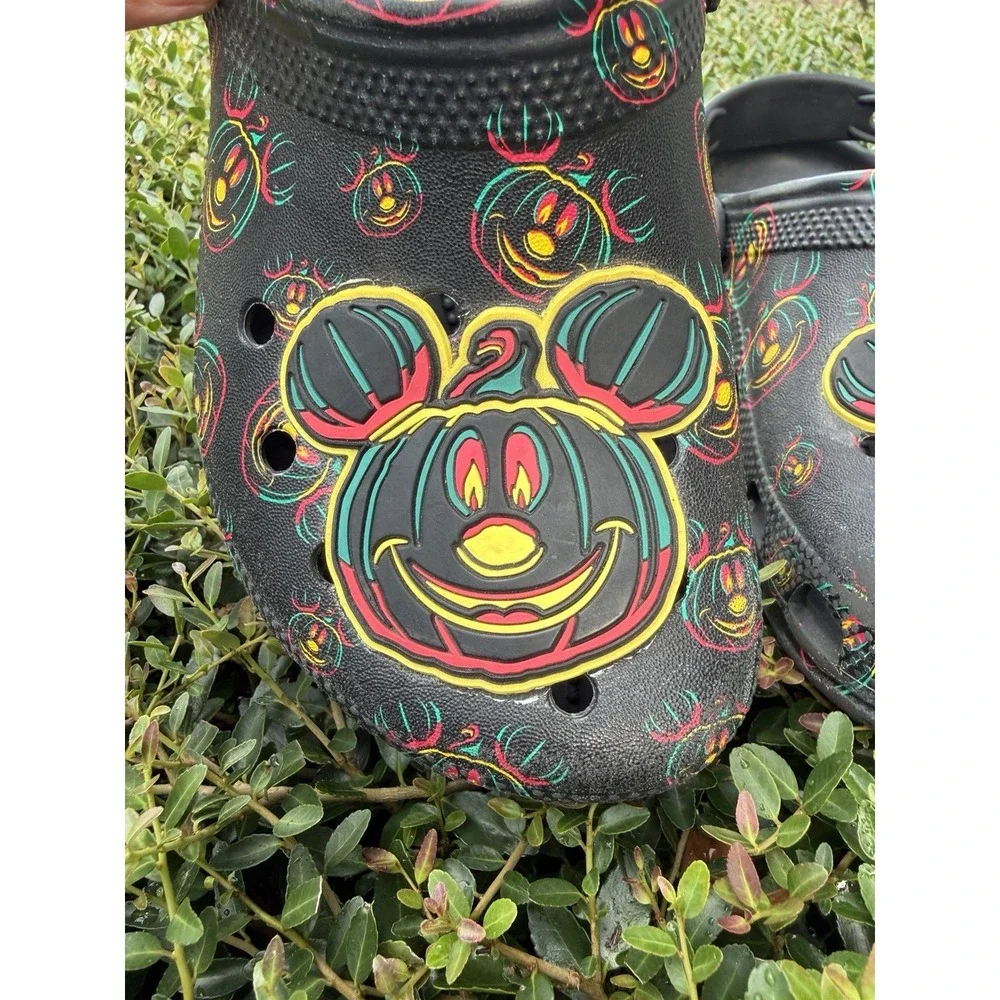 Crocs Disney Parks 2023 Glow-In-Dark Halloween Mickey Mouse Pumpkin Clogs M4/W6
